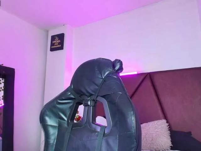 Nikkenyx on BongaCams 