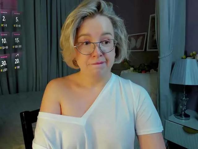 Nikki-Kai on BongaCams 