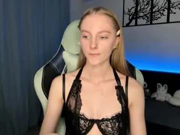 autumnroginson — GOAL ''squeeze my boobs close to cam 