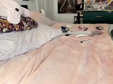 eve003300 — Current Goal:  welcome!  at 111 tokens -- thigh thursday #hairyarmpits #bush #hairy #femdom #lovense [108 tokens to goal]