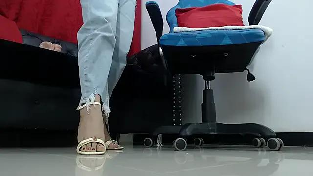 Abril_Beltran_ — oiled feets zoom open  all body