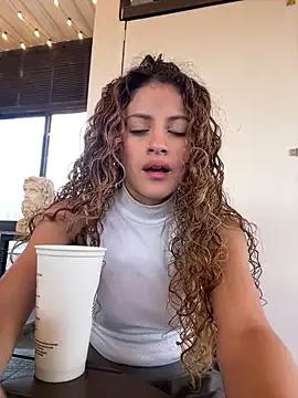 alana15 on StripChat 