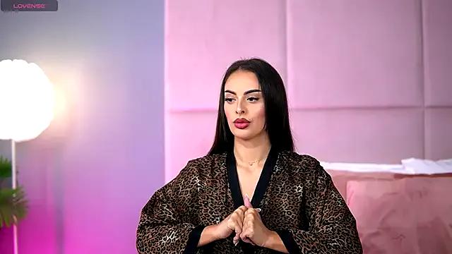 AlmaLuv on StripChat 