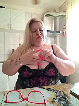 AriannaMilf on StripChat 