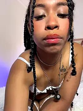 bella__honey on StripChat 