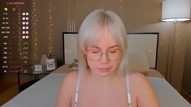 bellatip on StripChat 