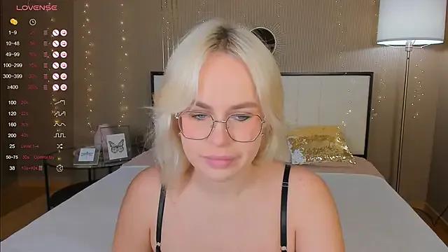 bellatip on StripChat 