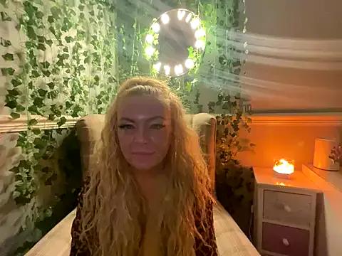 BonnyDesire on StripChat 