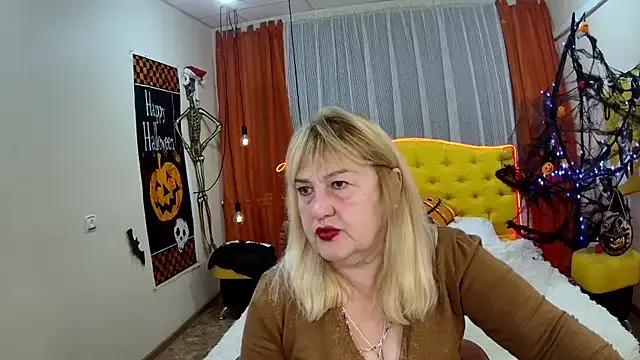 EmmaEllison on StripChat 