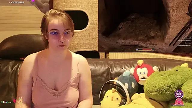 GamerGirl_Eve — LT gets 2 Videos + 2 Pics ( )*