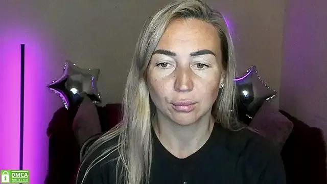 Kiss_julli88I on StripChat 