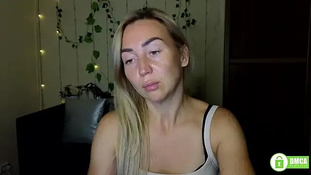 Kiss_julli88I on StripChat 