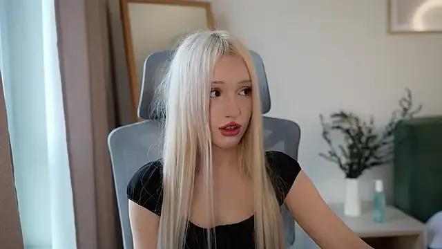 Laura_Obsidian — Sexy teasing with my dress ^^