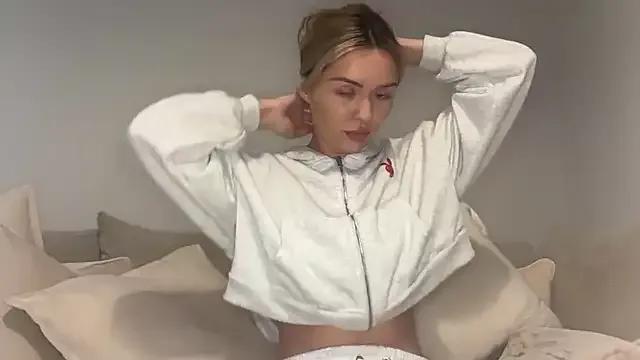 lolableux on StripChat 