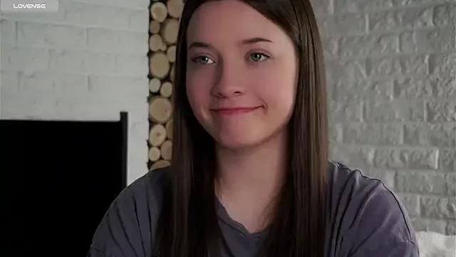 LowOncoming on StripChat 