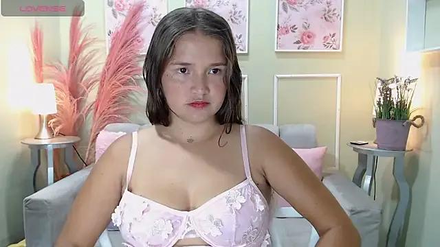 LuccyMilky on StripChat 