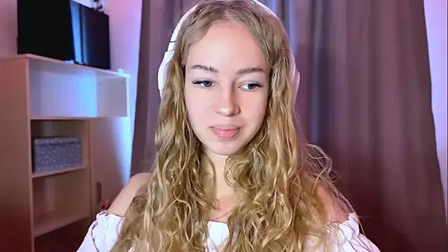 LunaCrave — bare back dance