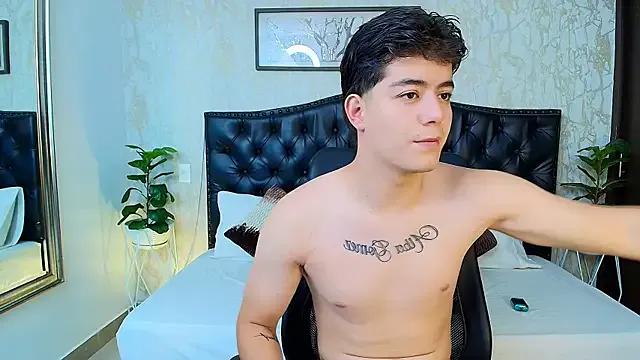 MaxxiCruz on StripChat 