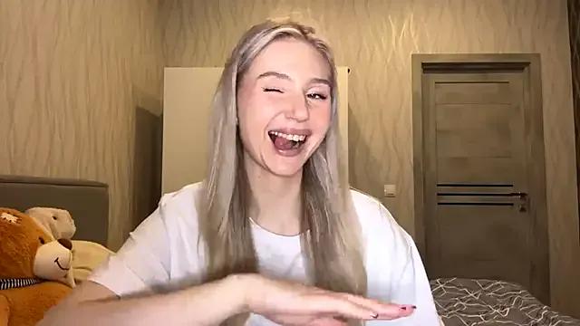 MoonlitCrystalia's avatar