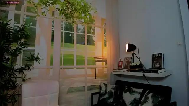 pretty_little_thing's avatar