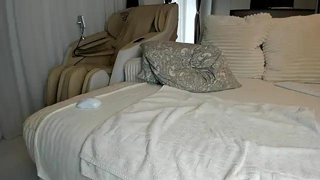 Saradiamond1 — cumshow