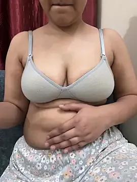 sassygirl4141 on StripChat 