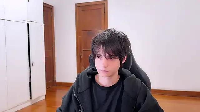 SasukeUhchiaa on StripChat 
