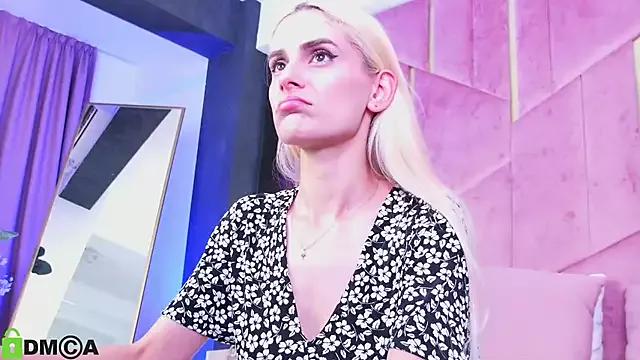 SelenaDaze on StripChat 