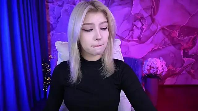 SelenaIris on StripChat 