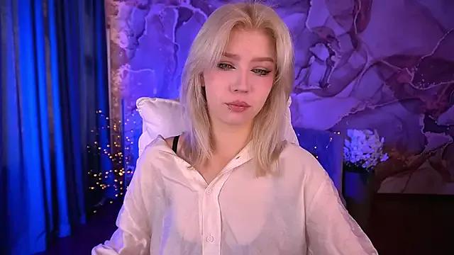 SelenaIris on StripChat 