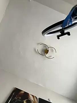 Teengirlmiaa on StripChat 