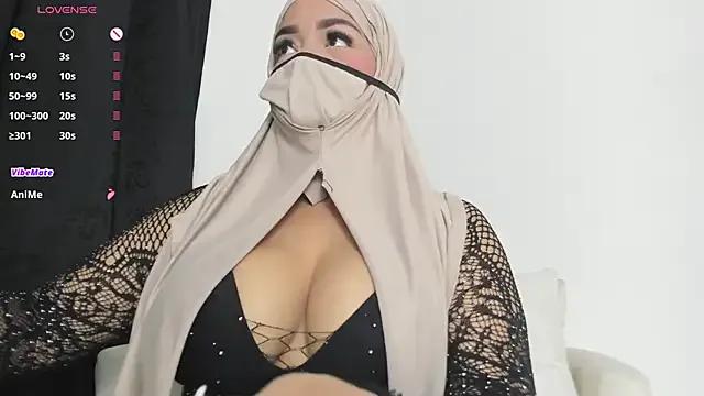 thaira_aly — SHOWS TITS